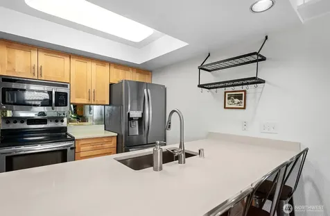 2401 8th Avenue N Seattle WA 98109