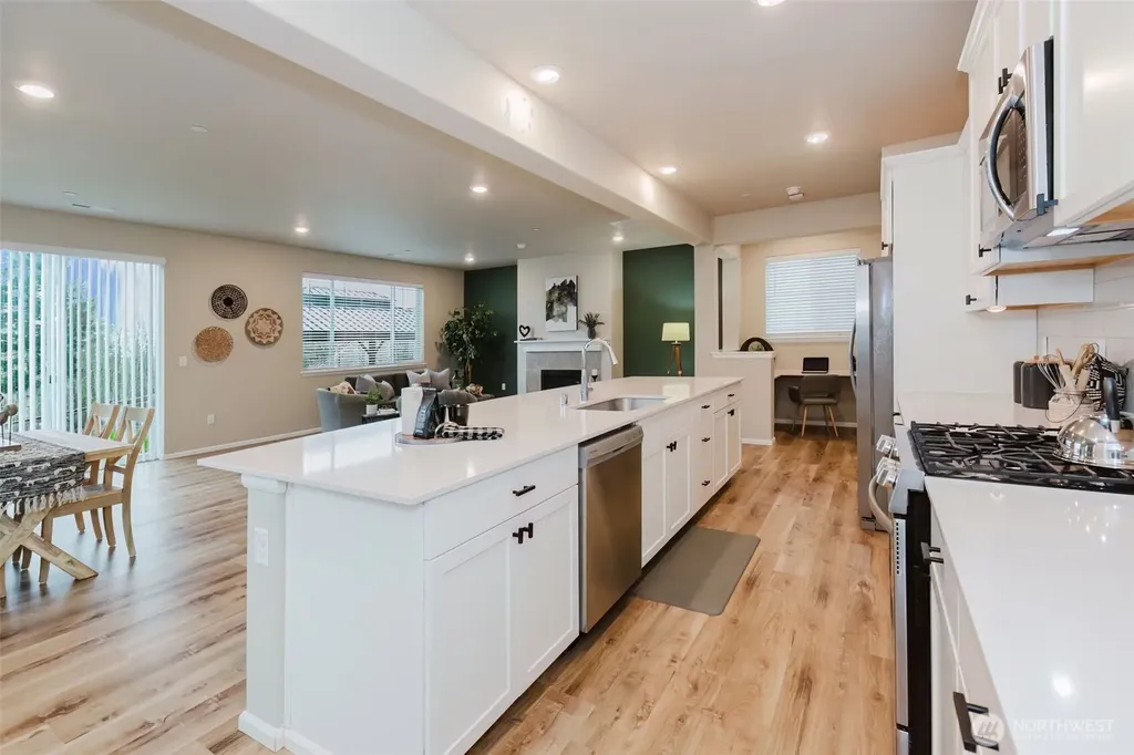 916 Baker Heights Loop Bremerton WA 98312