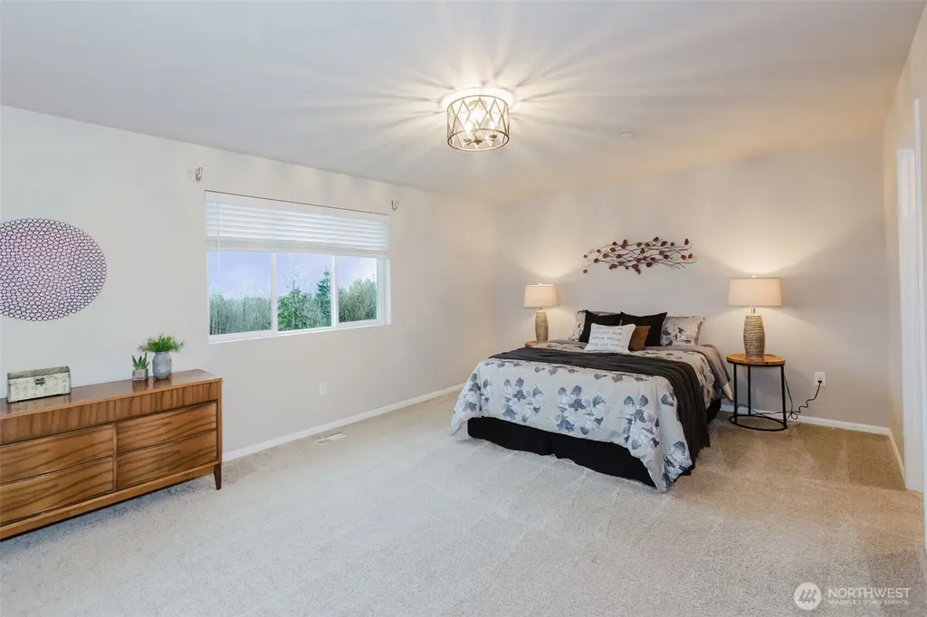 916 Baker Heights Loop Bremerton WA 98312