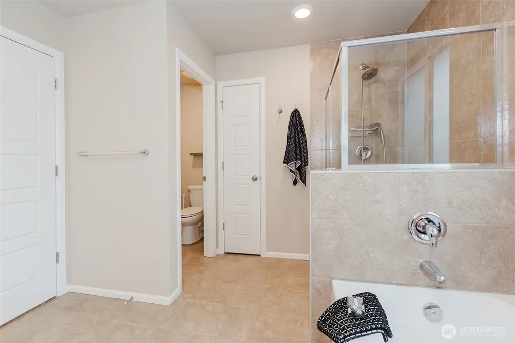 916 Baker Heights Loop Bremerton WA 98312