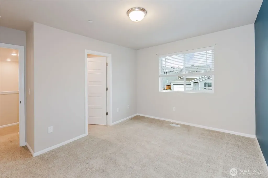 916 Baker Heights Loop Bremerton WA 98312