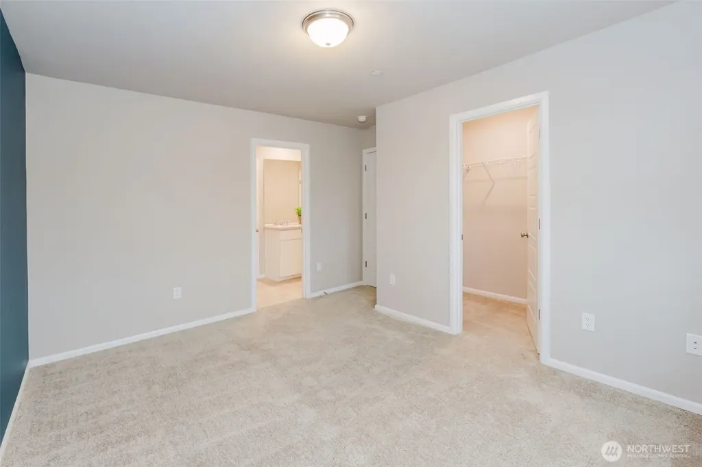 916 Baker Heights Loop Bremerton WA 98312