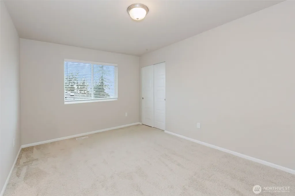 916 Baker Heights Loop Bremerton WA 98312
