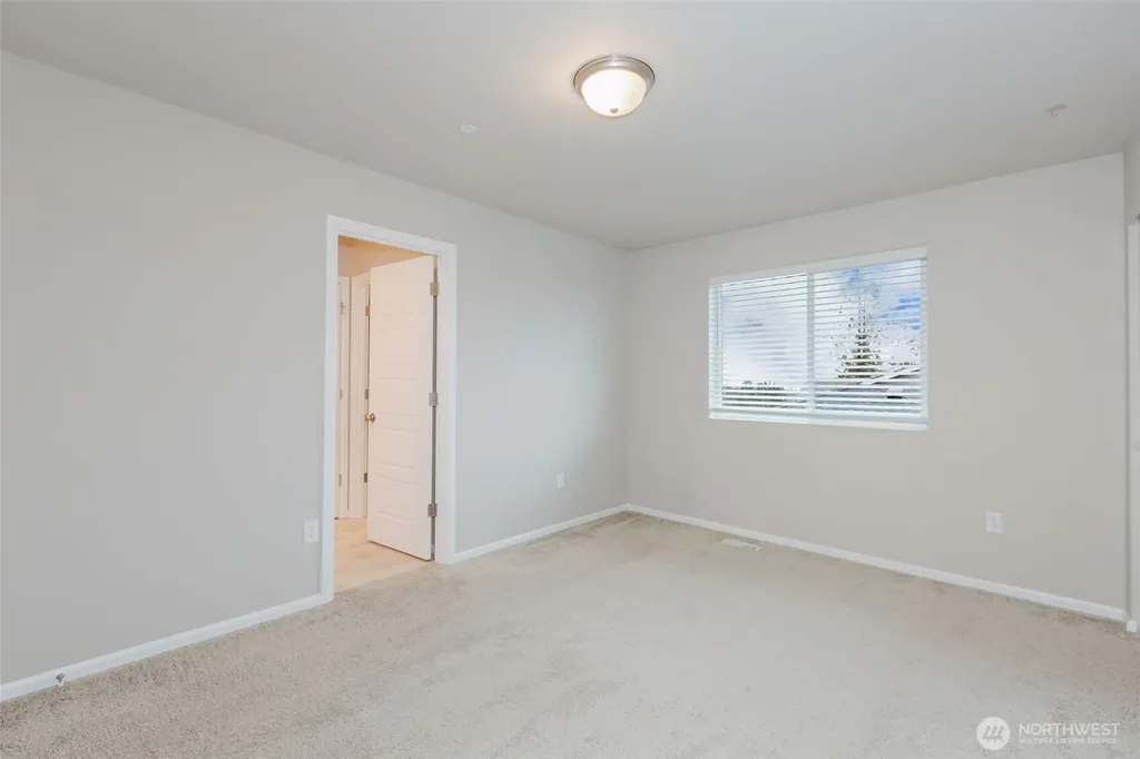 916 Baker Heights Loop Bremerton WA 98312