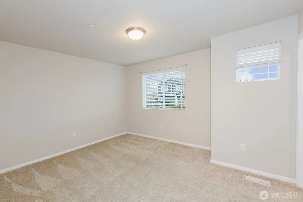 916 Baker Heights Loop Bremerton WA 98312