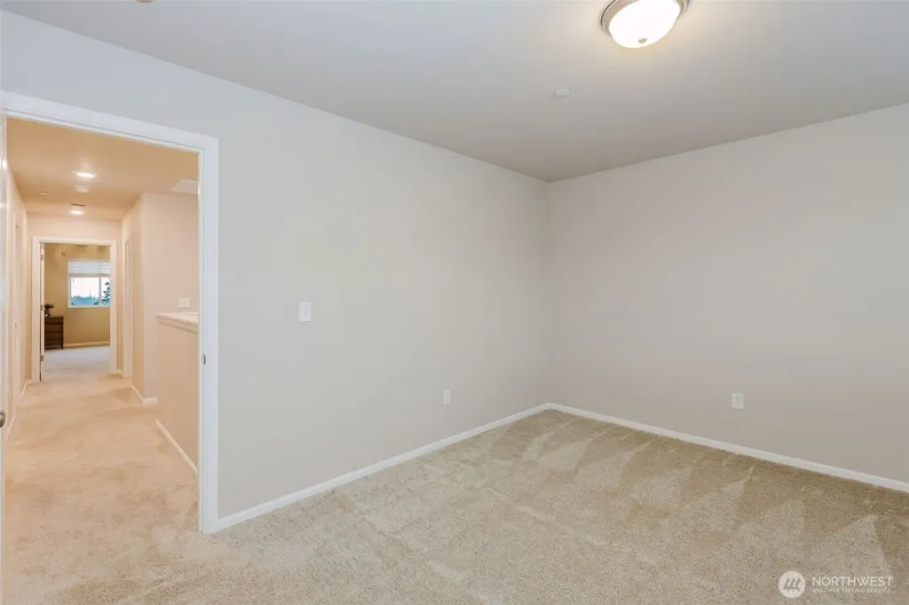 916 Baker Heights Loop Bremerton WA 98312