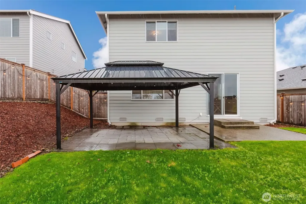 916 Baker Heights Loop Bremerton WA 98312