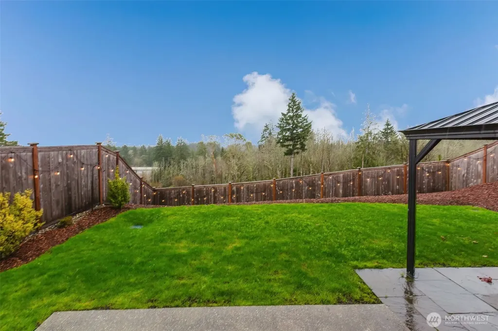 916 Baker Heights Loop Bremerton WA 98312