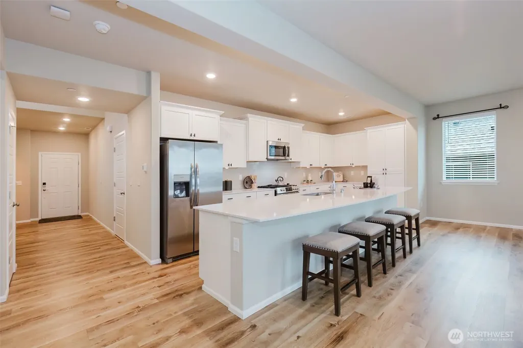 916 Baker Heights Loop Bremerton WA 98312