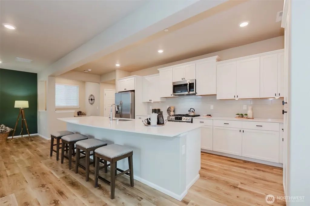 916 Baker Heights Loop Bremerton WA 98312