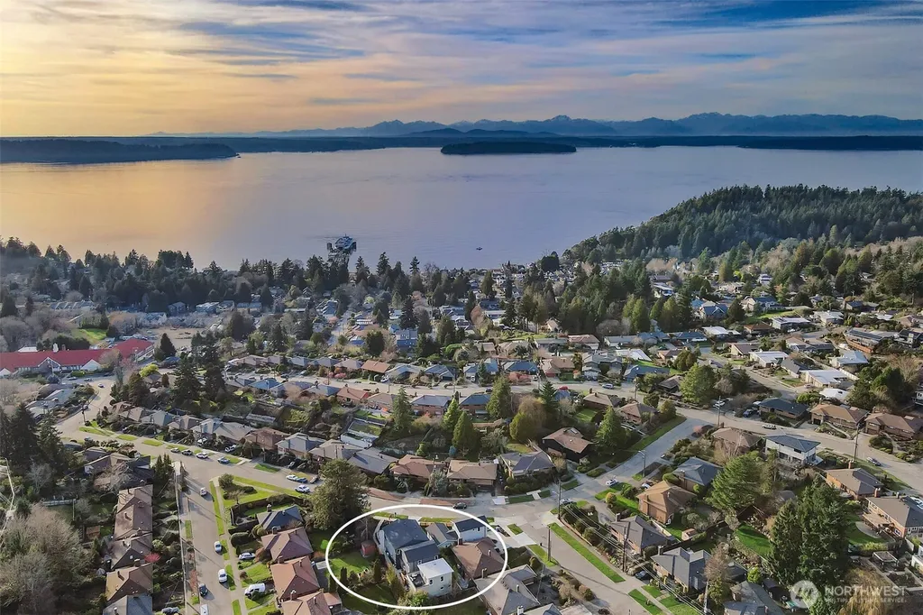 8812 41st Avenue SW Seattle WA 98136