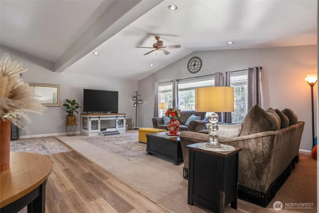 5540 SW Old Clifton Road Port Orchard WA 98367