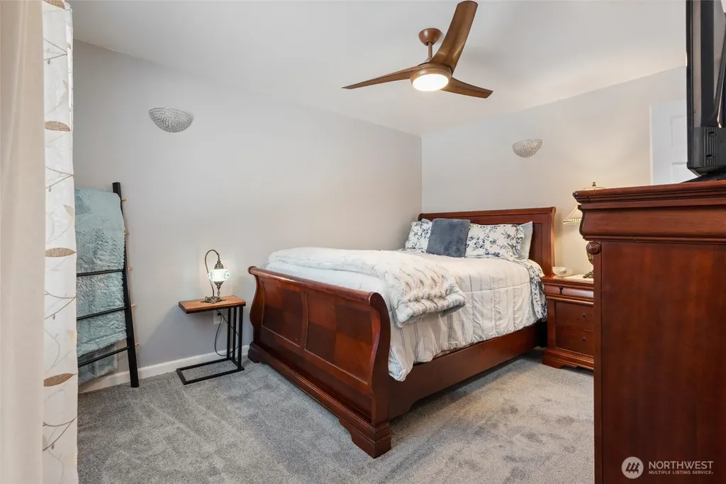 5540 SW Old Clifton Road Port Orchard WA 98367