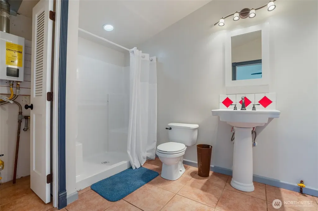 5540 SW Old Clifton Road Port Orchard WA 98367