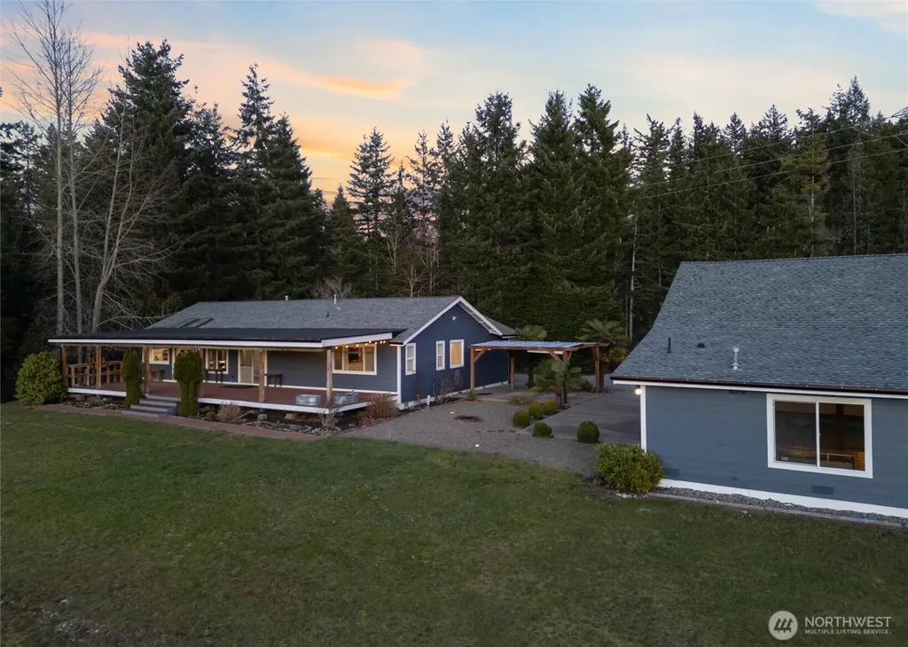 5540 SW Old Clifton Road Port Orchard WA 98367