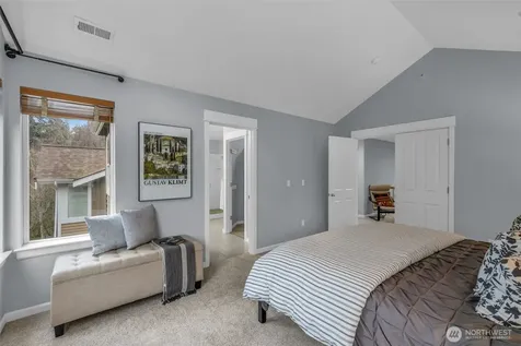 6441 SE Cougar Mountain Way Bellevue WA 98006