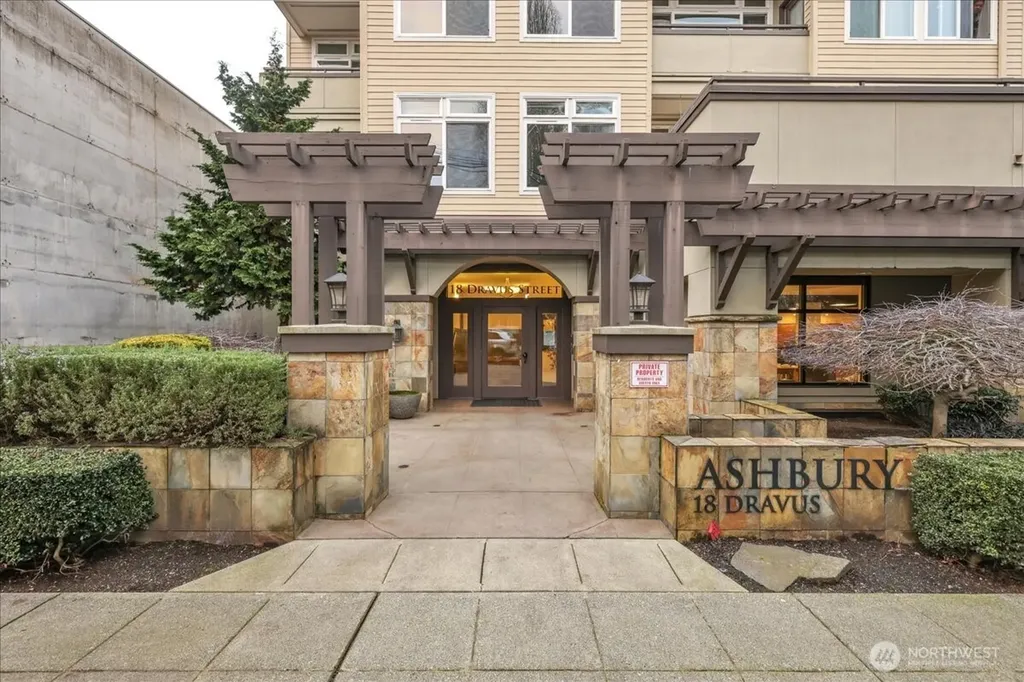 18 Dravus Street Seattle WA 98109
