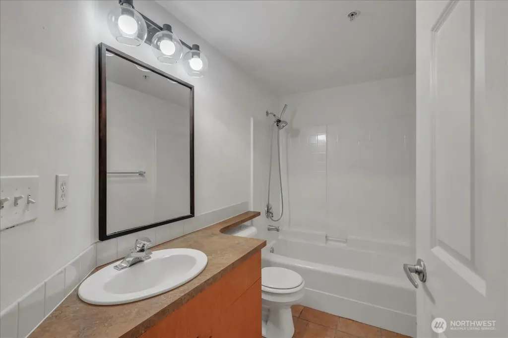 18 Dravus Street Seattle WA 98109