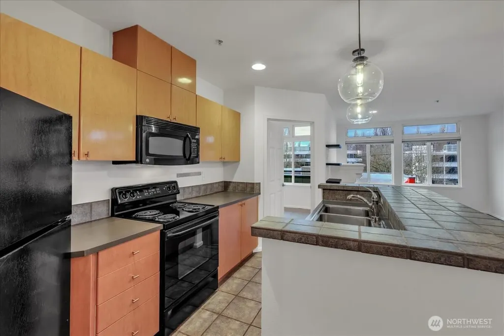 18 Dravus Street Seattle WA 98109