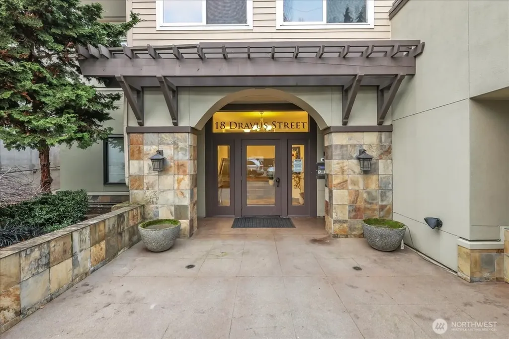 18 Dravus Street Seattle WA 98109