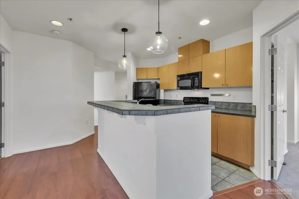 18 Dravus Street Seattle WA 98109