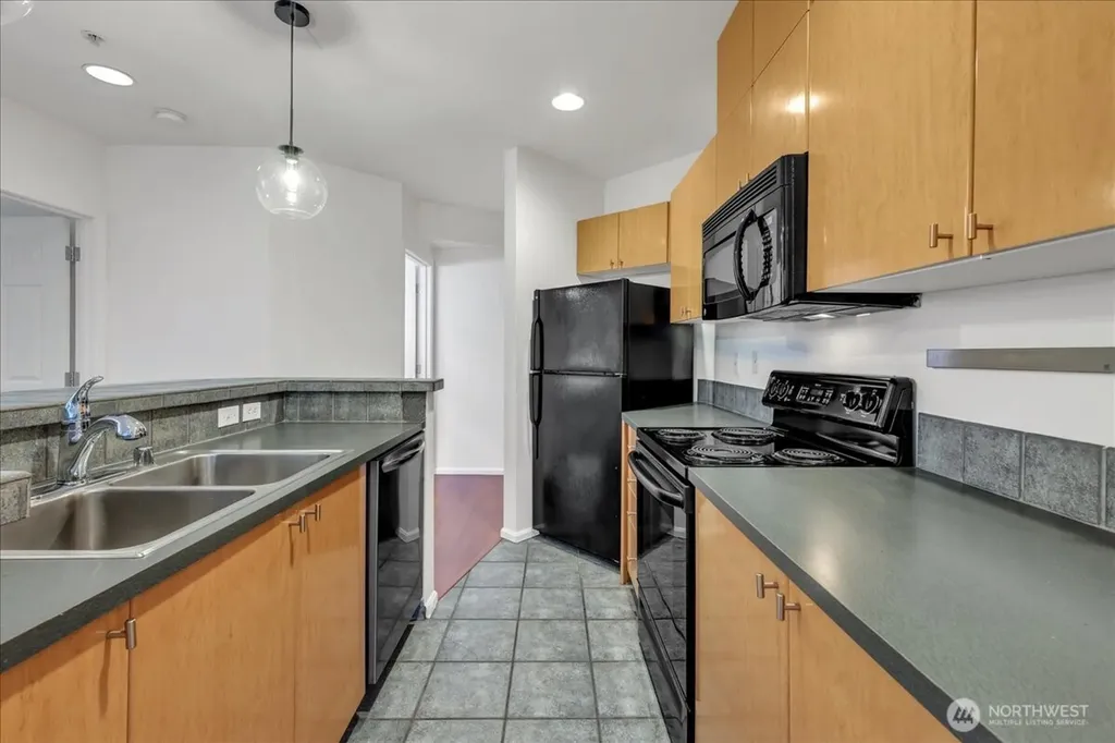 18 Dravus Street Seattle WA 98109