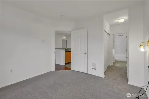 18 Dravus Street Seattle WA 98109