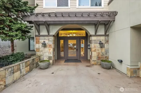 18 Dravus Street Seattle WA 98109