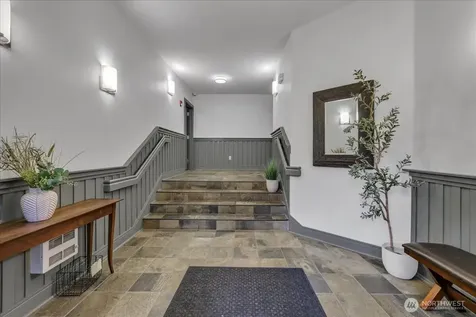 18 Dravus Street Seattle WA 98109