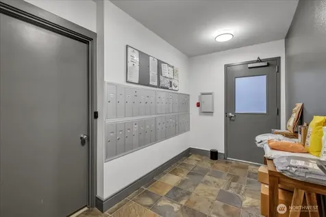 18 Dravus Street Seattle WA 98109
