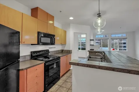 18 Dravus Street Seattle WA 98109