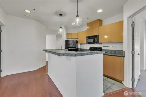 18 Dravus Street Seattle WA 98109