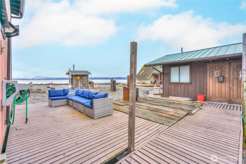 15 Snoqualmie Avenue Hat Island WA 98206