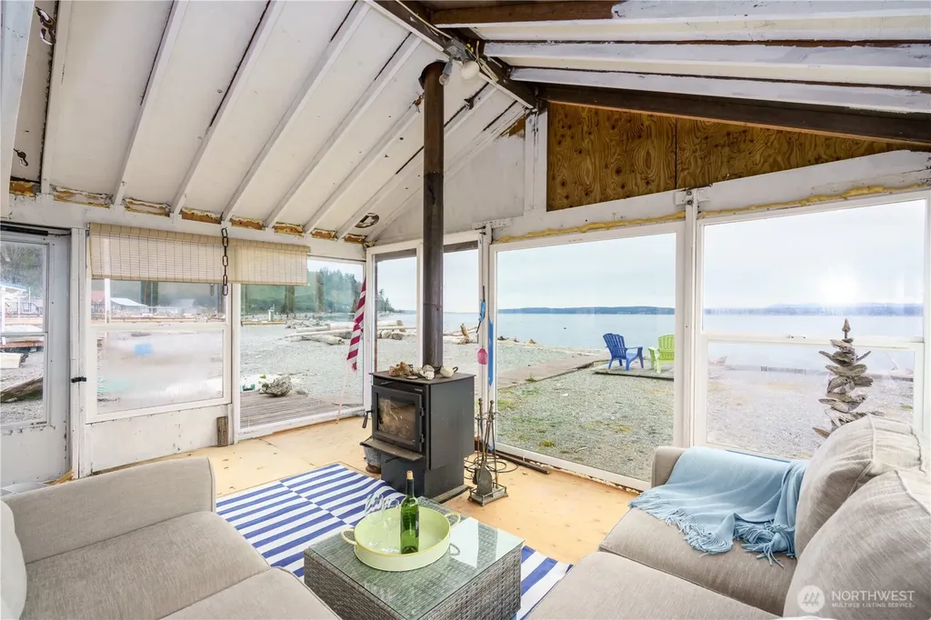 15 Snoqualmie Avenue Hat Island WA 98206