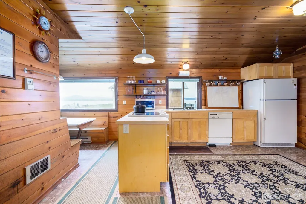 15 Snoqualmie Avenue Hat Island WA 98206