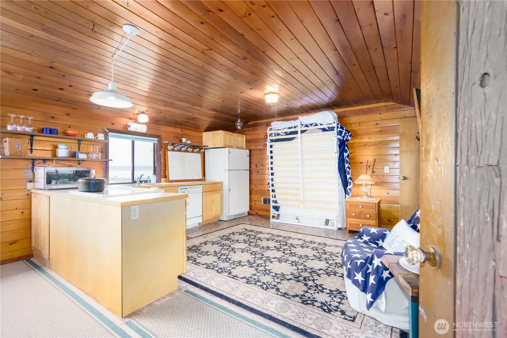 15 Snoqualmie Avenue Hat Island WA 98206