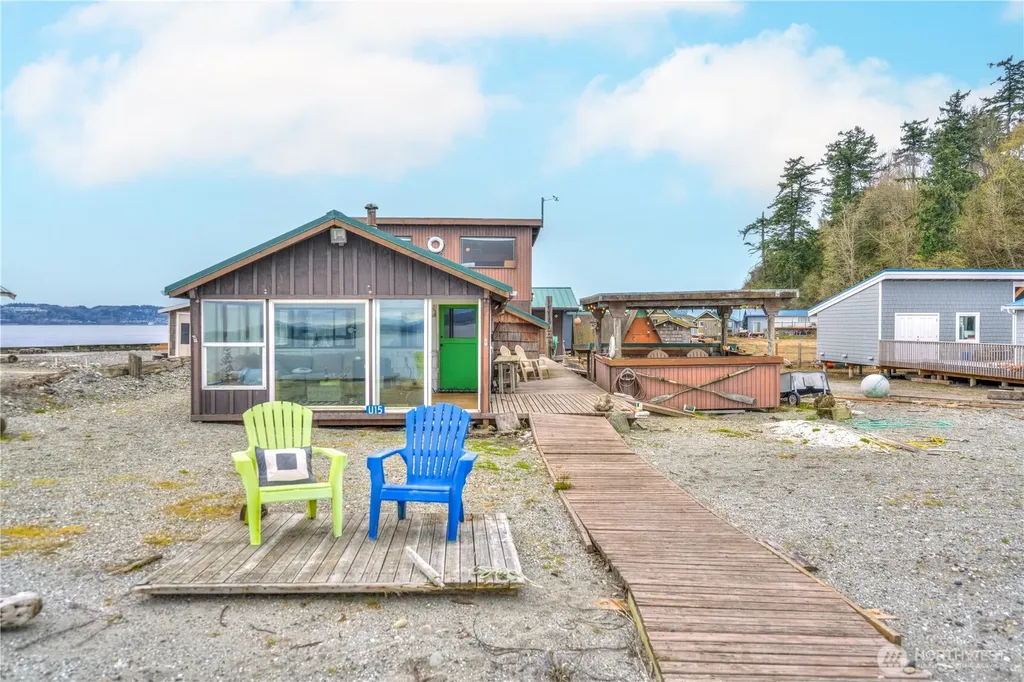 15 Snoqualmie Avenue Hat Island WA 98206