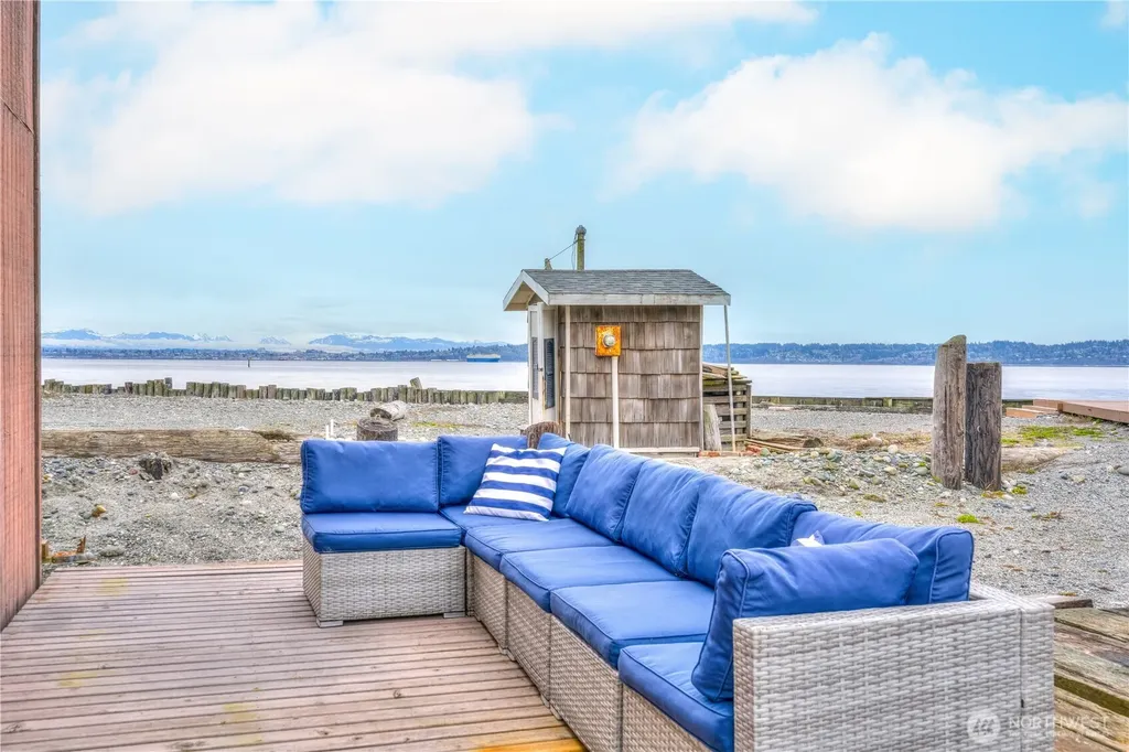 15 Snoqualmie Avenue Hat Island WA 98206