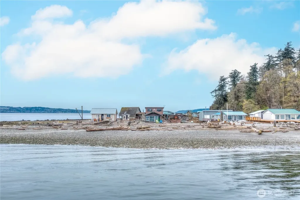 15 Snoqualmie Avenue Hat Island WA 98206