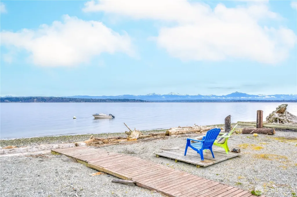15 Snoqualmie Avenue Hat Island WA 98206