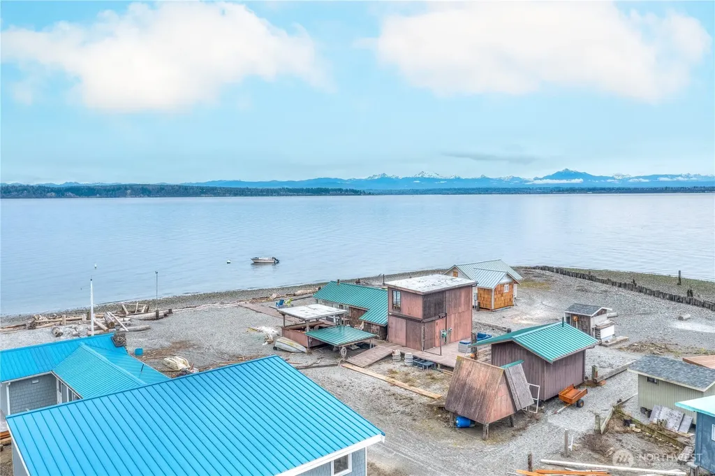 15 Snoqualmie Avenue Hat Island WA 98206
