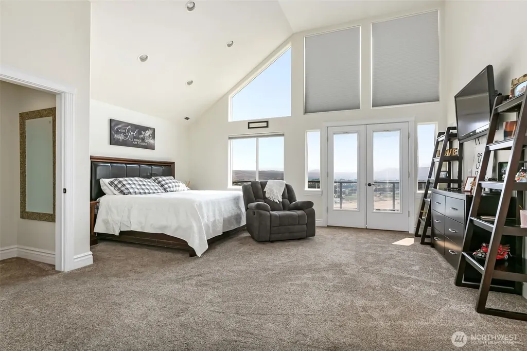 921 Tibbling Road Selah WA 98942