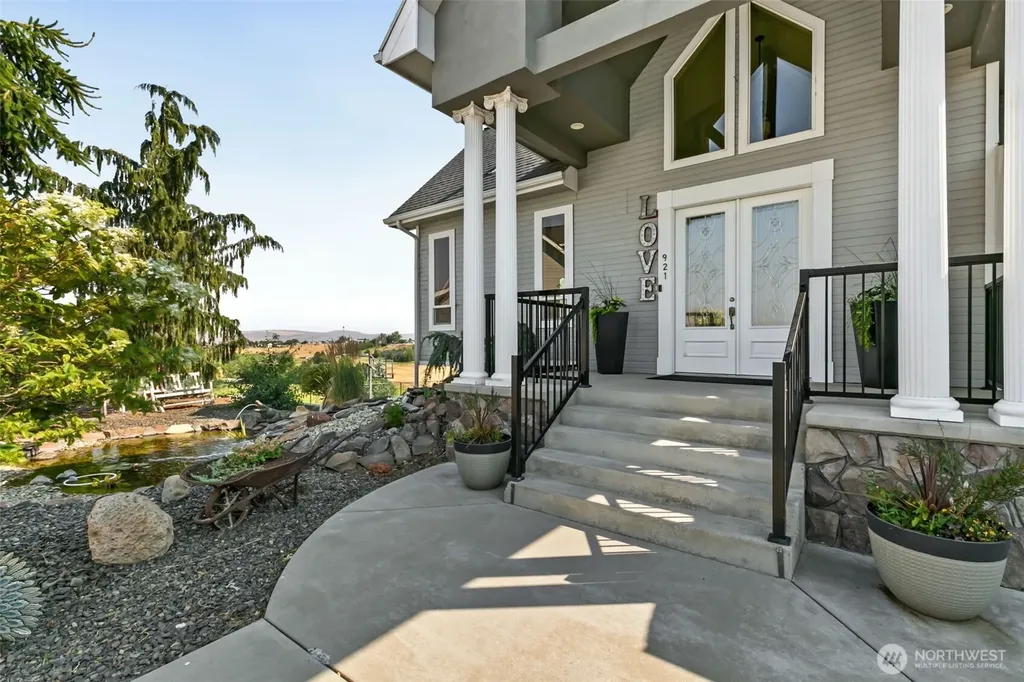 921 Tibbling Road Selah WA 98942