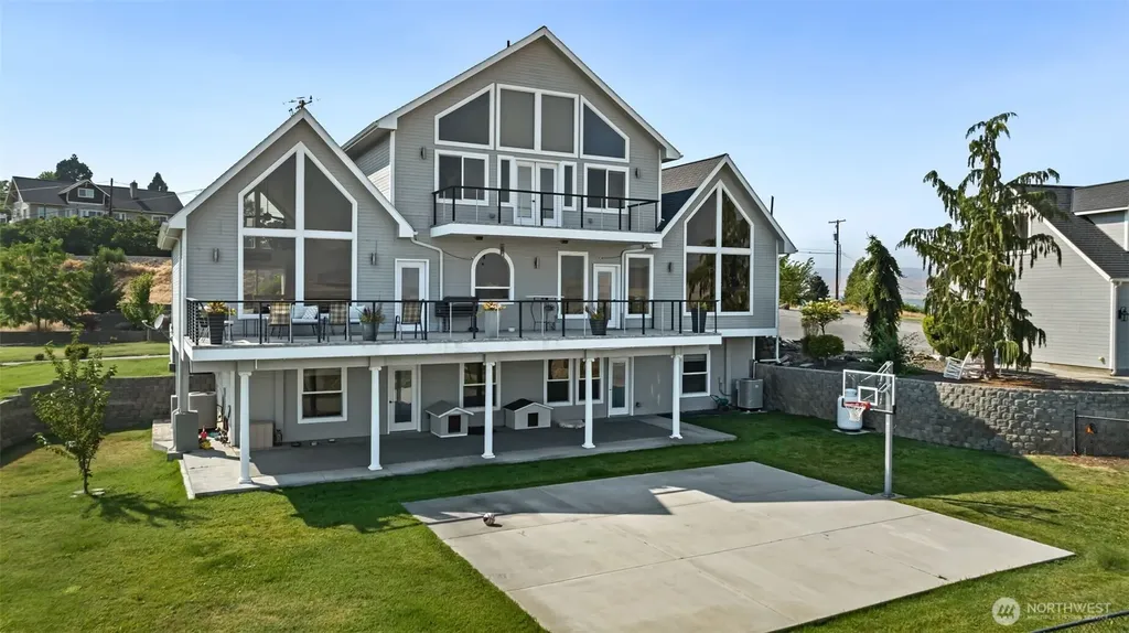 921 Tibbling Road Selah WA 98942