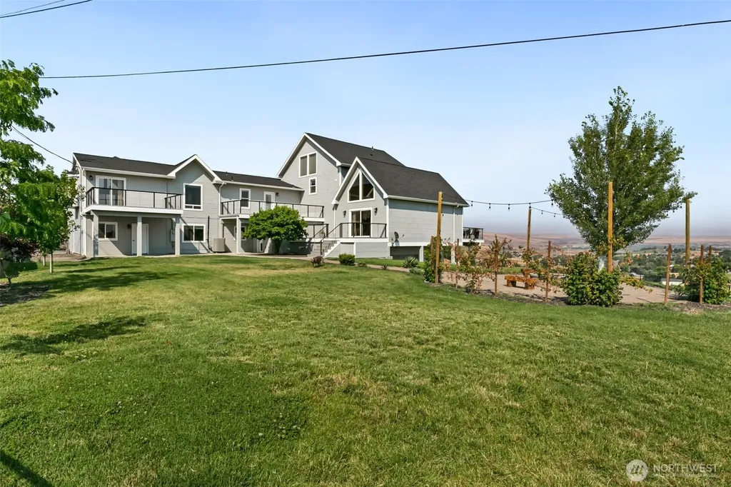 921 Tibbling Road Selah WA 98942
