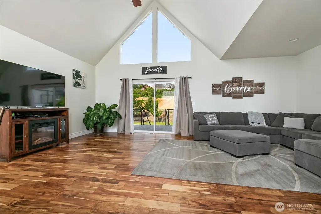 921 Tibbling Road Selah WA 98942