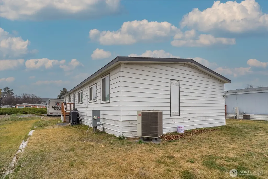 4815 Airway Drive NE Moses Lake WA 98837