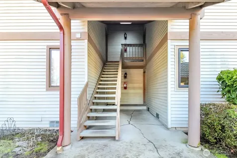 17311 119th Ln SE J#3 Renton WA 98058