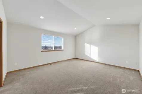 2103 NE 6th Circle Renton WA 98056