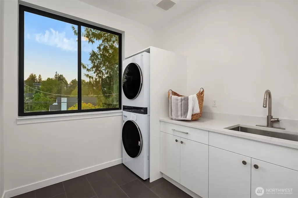 6214 40th Avenue NE Seattle WA 98115